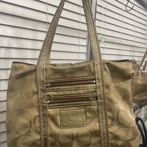 👜 Coach Poppy Signature Gold Metallic Tote